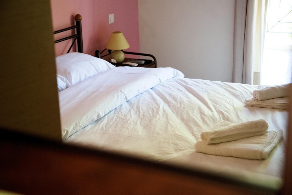 Tsertos Apartments Kamena Vourla Eksteriør billede